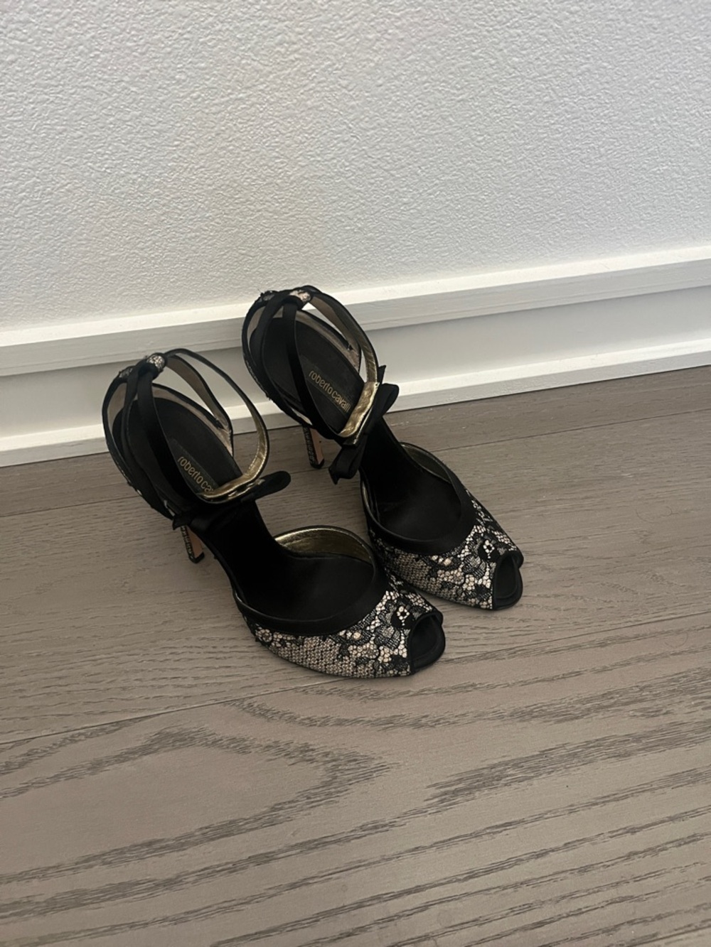 Y2k Roberto Cavalli Black and Gold Lace Peep-Toe Ankle-Strap Heels 39.5